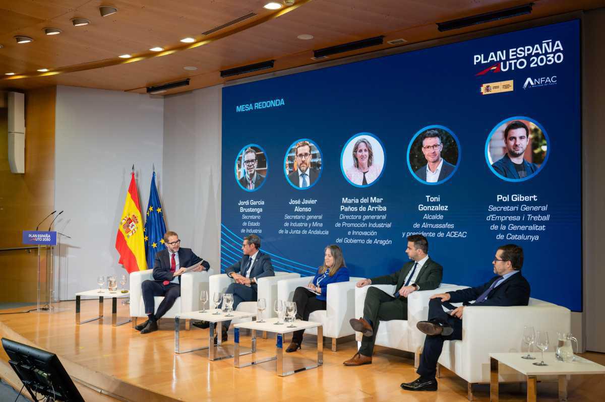 PLAN ESPAÑA AUTO 2030: CINCO AÑOS PARA ASEGURAR EL FUTURO DE LA INDUSTRIA DEL MOTOR PLAN ESPAÑA AUTO 2030: CINCO AÑOS PARA ASEGURAR EL FUTURO DE LA INDUSTRIA DEL MOTOR