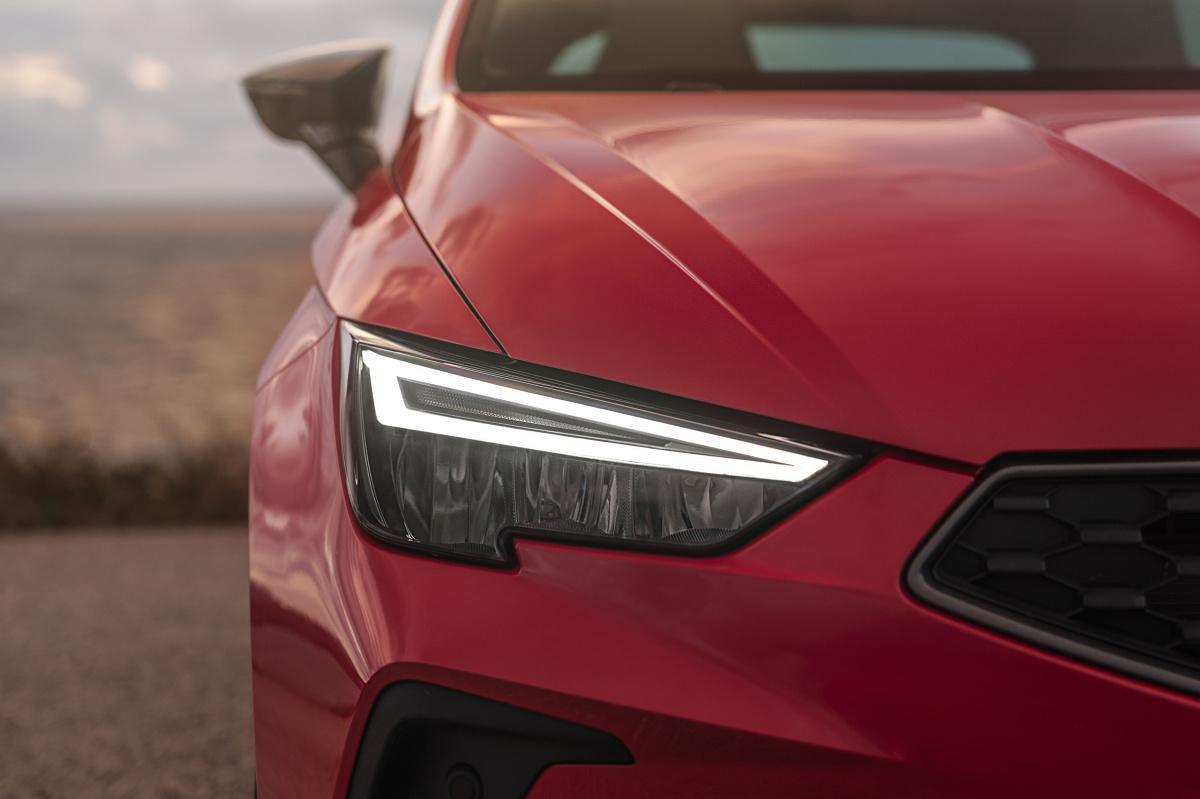 SEAT IBIZA: UN VIAJE HACIA SU ESENCIA SEAT IBIZA: UN VIAJE HACIA SU ESENCIA