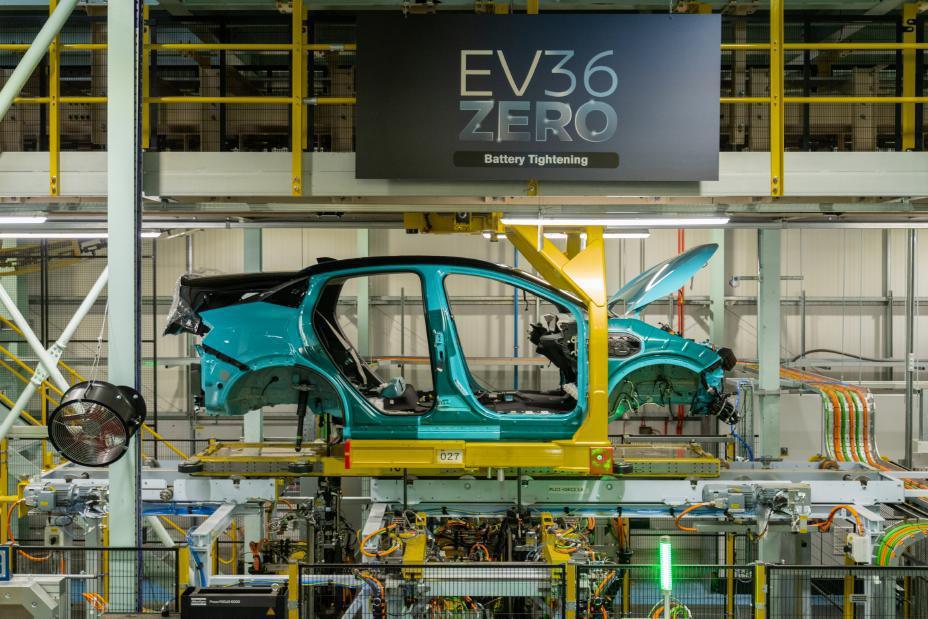 La tercera generación del Nissan LEAF da vida a la visión EV36Zero en la planta de Sunderland