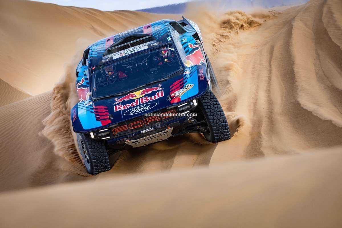 CARLOS SAINZ, LUCAS CRUZ Y EL FORD RAPTOR T1+, A PUNTO PARA EL DAKAR 2026