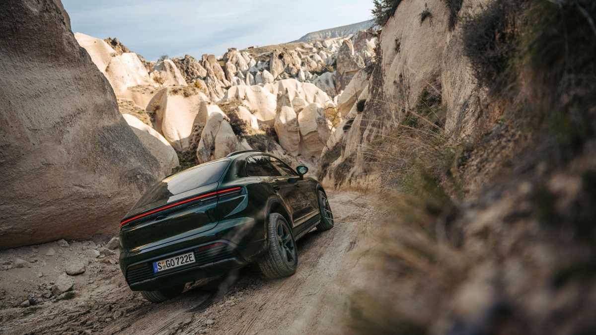 MACAN 4S EN CAPADOCIA: MÁS ALLÁ DEL ASFALTO