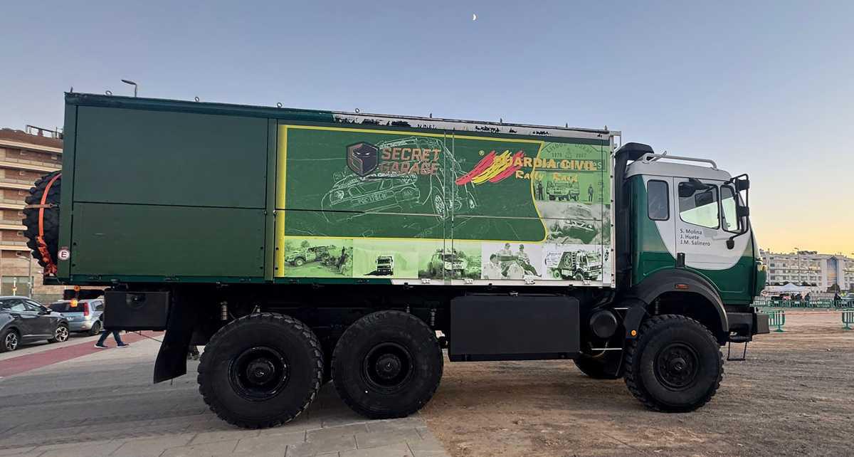 JOSÉ MANUEL SALINERO, PILOTO LEYENDA DEL DAKAR A LOS MANDOS DE UN CAMIÓN CLÁSICO JOSÉ MANUEL SALINERO, PILOTO LEYENDA DEL DAKAR A LOS MANDOS DE UN CAMIÓN CLÁSICO