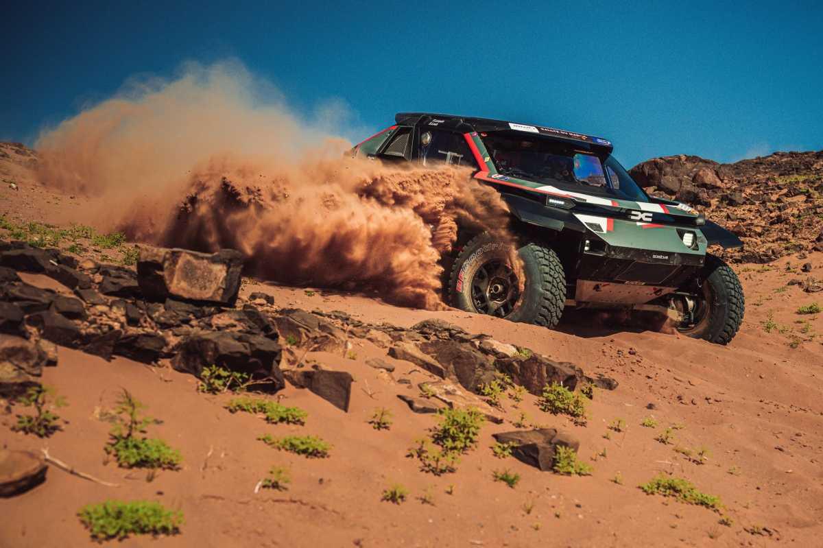 SÉBASTIEN LOEB: “EL DAKAR NO PERDONA, PERO LUCHAMOS PARA GANARLO”