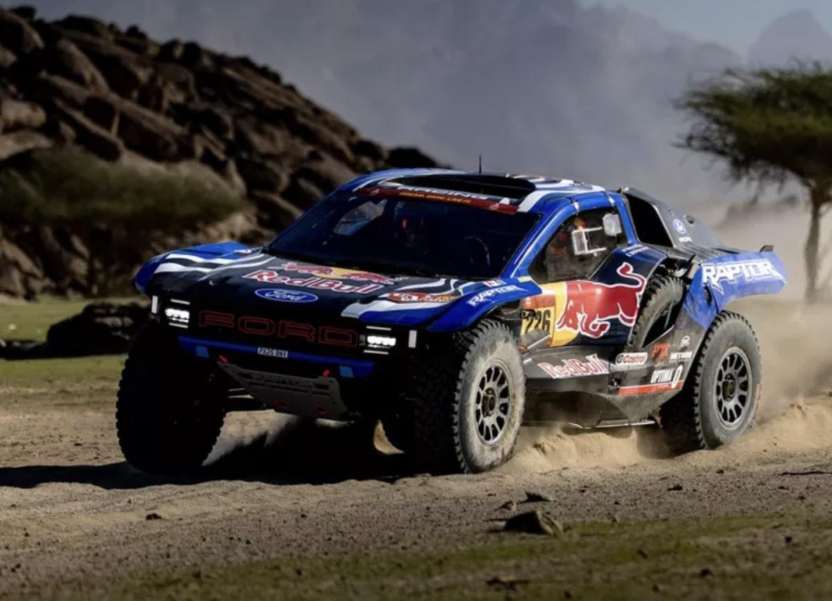 Edgar Canet (motos) y Mattias Ekström (coches), primeros líderes en el Dakar 2026