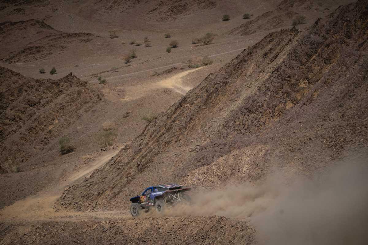 CAMBIO DE LIDERES EN EL DAKAR 2026: AL-ATTIYAH EN COHES Y SANDERS EN MOTOS