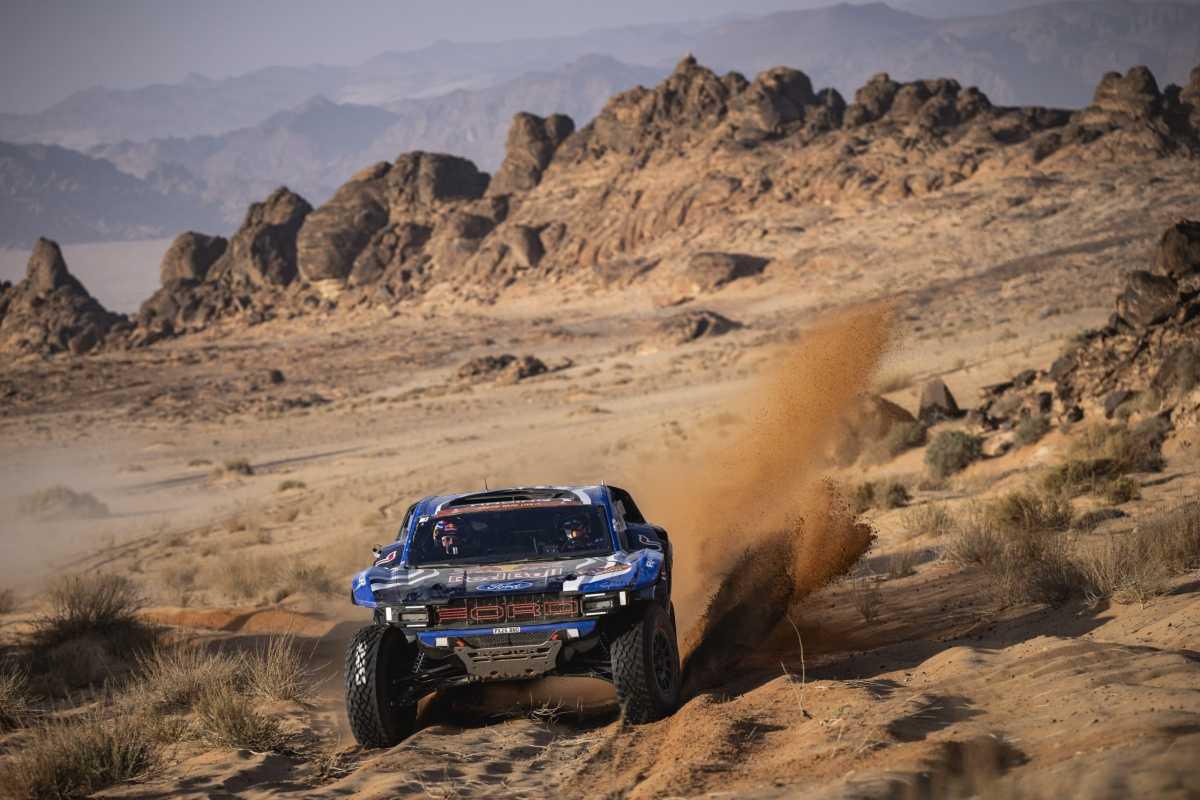 SAINZ, CON PROBLEMAS, CONSIGUE TERMINAR SEXTO LA ETAPA Y ES QUINTO EN LA GENERAL