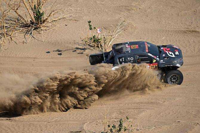 RALLY DAKAR: AL-ATTIYAH NUEVO LIDER, SAINZ SE HUNDE Y NANI ROMA AHORA ES TERCERO