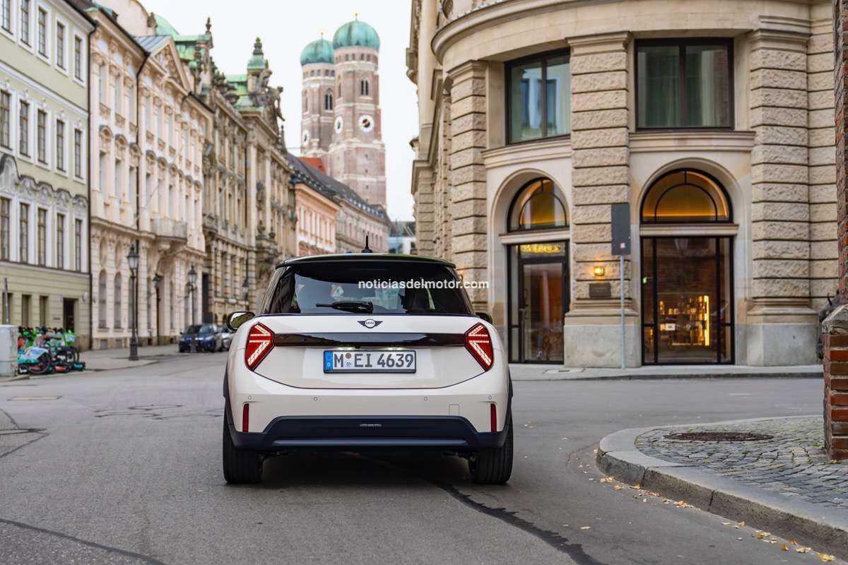 LA CREATIVIDAD BRITÁNICA SE UNE AL ENCANTO DE MINI: MINI PAUL SMITH EDITION, DE LA PASARELA A LA CARRETERA LA CREATIVIDAD BRITÁNICA SE UNE AL ENCANTO DE MINI: MINI PAUL SMITH EDITION, DE LA PASARELA A LA CARRETERA