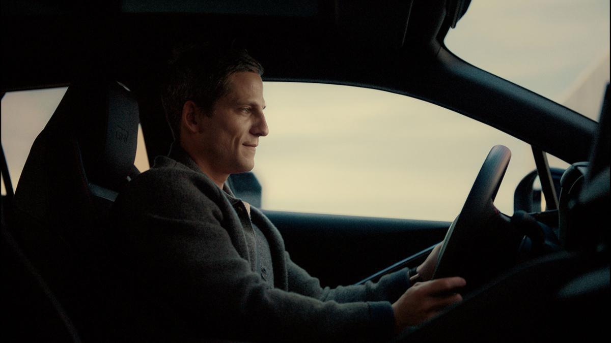 GOTZON MANTULIZ PROTAGONIZA LA NUEVA CAMPAÑA DEL TOYOTA C-HR, EL ICONO HÍBRIDO QUE INVITA A SENTIR LA CONDUCCIÓN