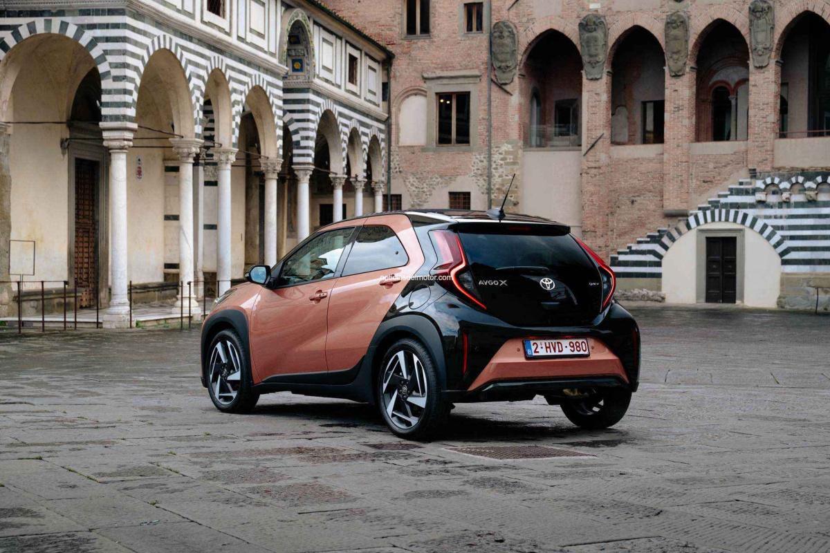 TOYOTA AYGO X CROSS HYBRID, DISPONIBLE POR 99€/MES CON TOYOTA EASY