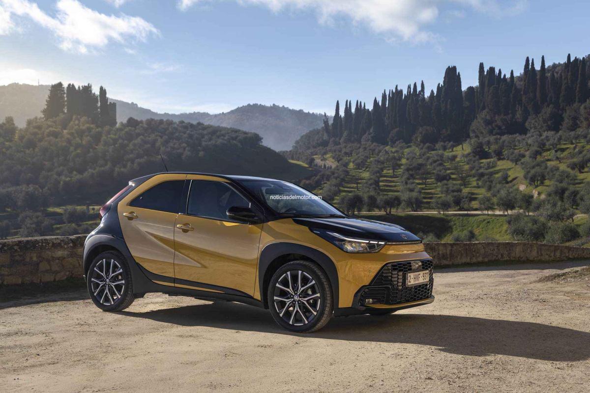 TOYOTA AYGO X CROSS HYBRID, DISPONIBLE POR 99€/MES CON TOYOTA EASY