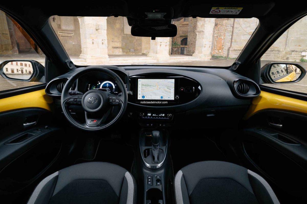 TOYOTA AYGO X CROSS HYBRID, DISPONIBLE POR 99€/MES CON TOYOTA EASY TOYOTA AYGO X CROSS HYBRID, DISPONIBLE POR 99€/MES CON TOYOTA EASY