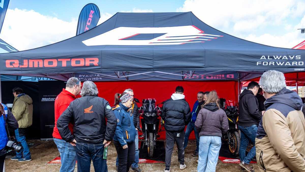 QJ MOTOR: PROTAGONISTA EN LA BASSELLA RACE 2026 CON SU DESTACADA PRESENCIA EXPONIENDO SU GAMA TRAIL ADVENTURE