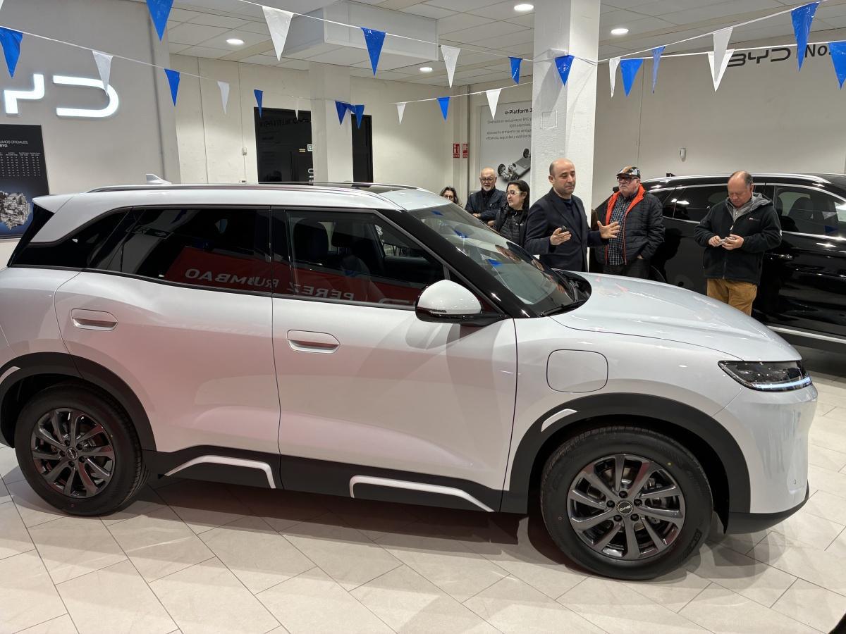 PRESENTADO EN EL CONCESIONARIO DE OVIEDO EL BYD ATTO2 DM-i