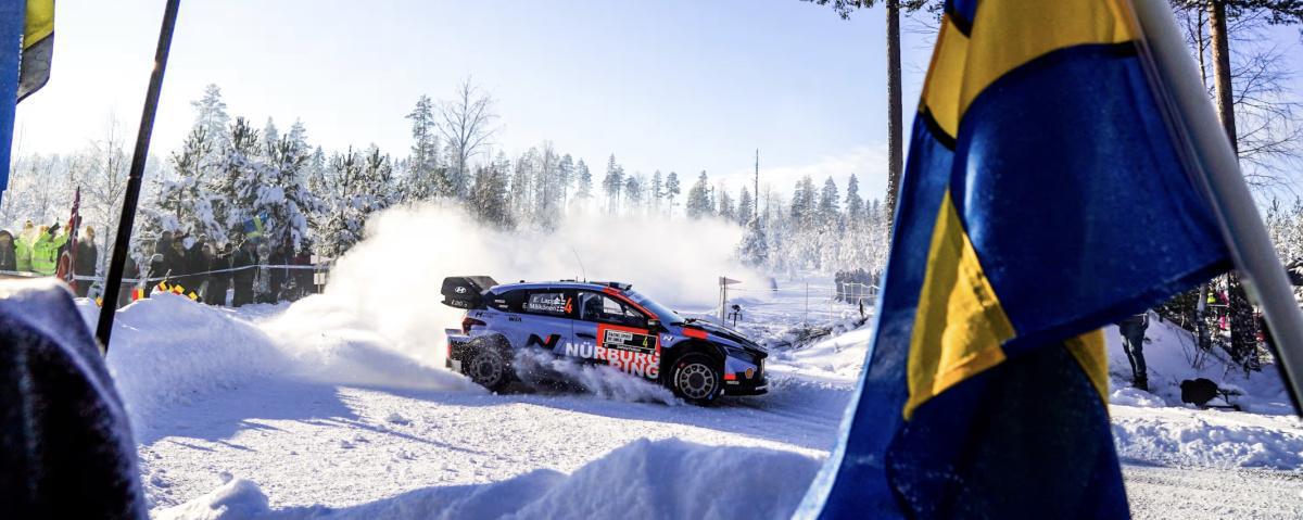 EVANS RESISTE EL ATAQUE DE KATSUTA Y ENCABEZA UN POQUER DE TOYOTA EN SUECIA EVANS RESISTE EL ATAQUE DE KATSUTA Y ENCABEZA UN POQUER DE TOYOTA EN SUECIA