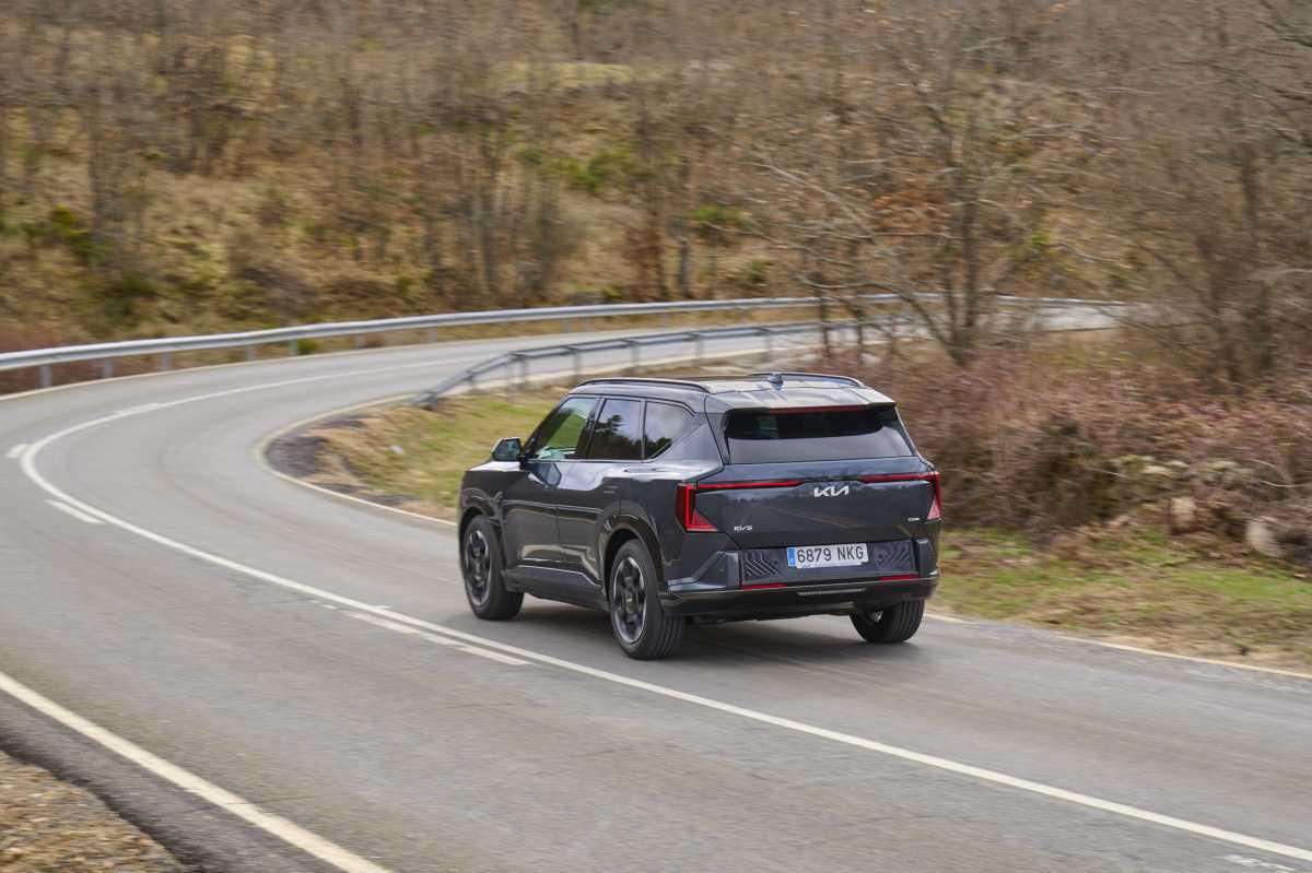 VERSÁTIL Y CONFORTABLE: EL KIA EV5 OFRECE LA AUTÉNTICA FUNCIONALIDAD DE UN SUV EN UN MODELO ELÉCTRICO ACCESIBLE VERSÁTIL Y CONFORTABLE: EL KIA EV5 OFRECE LA AUTÉNTICA FUNCIONALIDAD DE UN SUV EN UN MODELO ELÉCTRICO ACCESIBLE