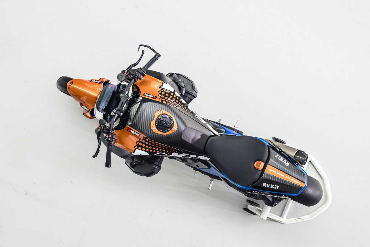 BMW MOTORRAD PRESENTA LA BMW R 1300 R SUPERHOOLIGAN