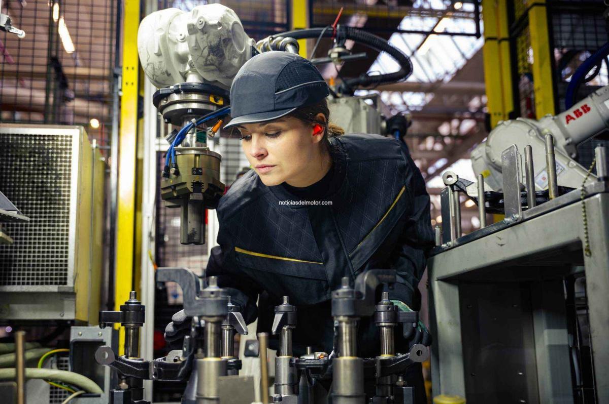 RENAULT GROUP LANZA futuREady Y ABRE UNA NUEVA ERA ESTRATÉGICA RENAULT GROUP LANZA futuREady Y ABRE UNA NUEVA ERA ESTRATÉGICA