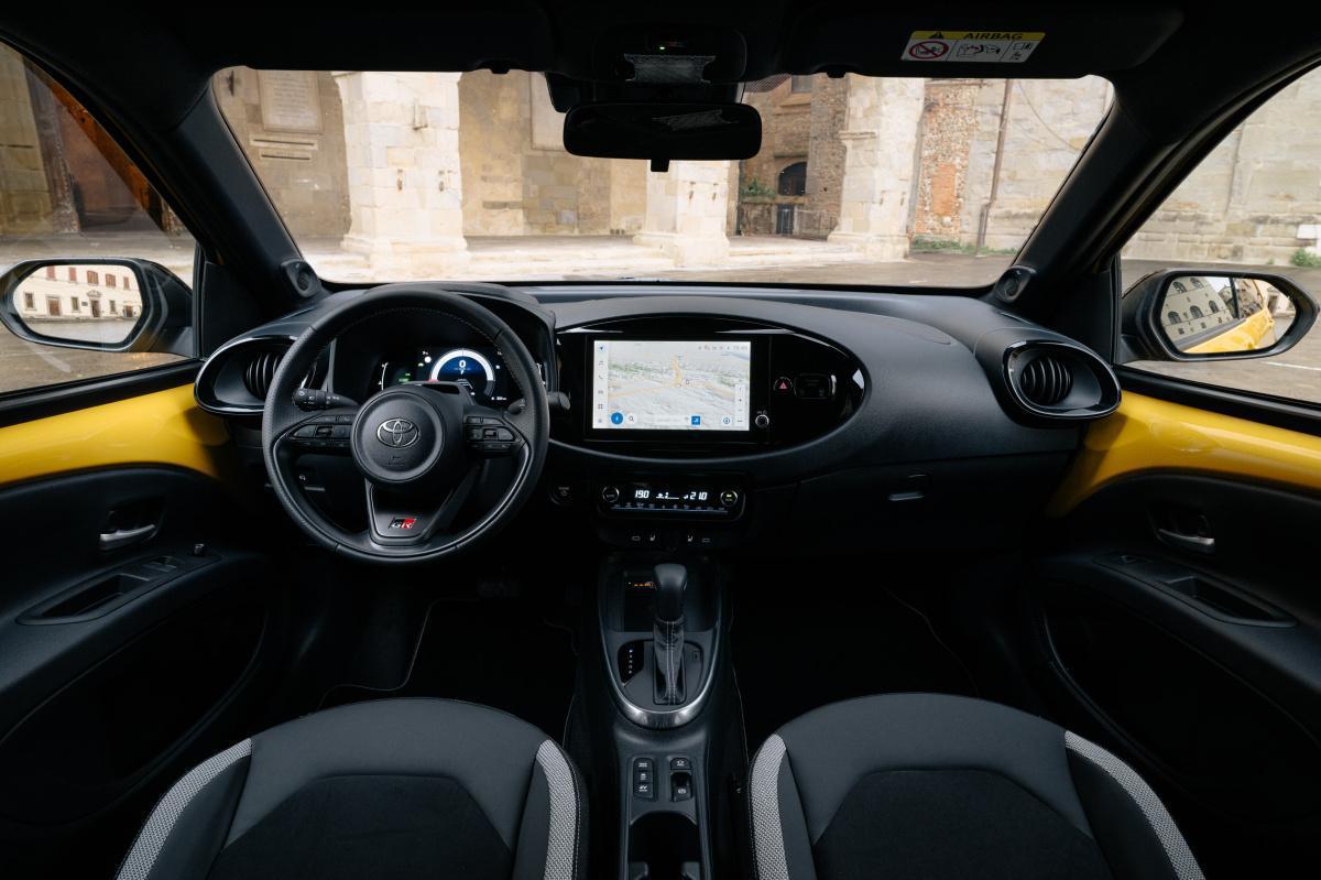 TOYOTA ESPAÑA LANZA LA NUEVA CAMPAÑA DEL AYGO X CROSS HYBRID: EL HÍBRIDO URBANITA CON MÁS ESTILO Y ATREVIDO PARA LA CIUDAD TOYOTA ESPAÑA LANZA LA NUEVA CAMPAÑA DEL AYGO X CROSS HYBRID: EL HÍBRIDO URBANITA CON MÁS ESTILO Y ATREVIDO PARA LA CIUDAD