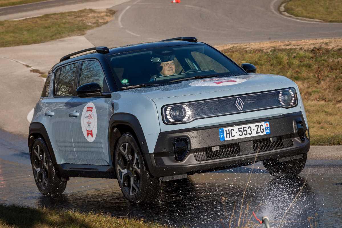 RENAULT 4 - GANADOR DEL PREMIO AUTOBEST A LA MEJOR COMPRA EN EUROPA 2026 RENAULT 4 - GANADOR DEL PREMIO AUTOBEST A LA MEJOR COMPRA EN EUROPA 2026