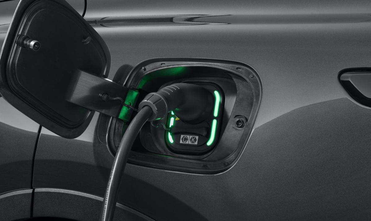 LAS BATERÍAS DE LOS COCHES ELÉCTRICOS E HÍBRIDOS ENCHUFABLES SE MANTIENEN POR ENCIMA DEL 90% A LOS 160.000 KILÓMETROS LAS BATERÍAS DE LOS COCHES ELÉCTRICOS E HÍBRIDOS ENCHUFABLES SE MANTIENEN POR ENCIMA DEL 90% A LOS 160.000 KILÓMETROS
