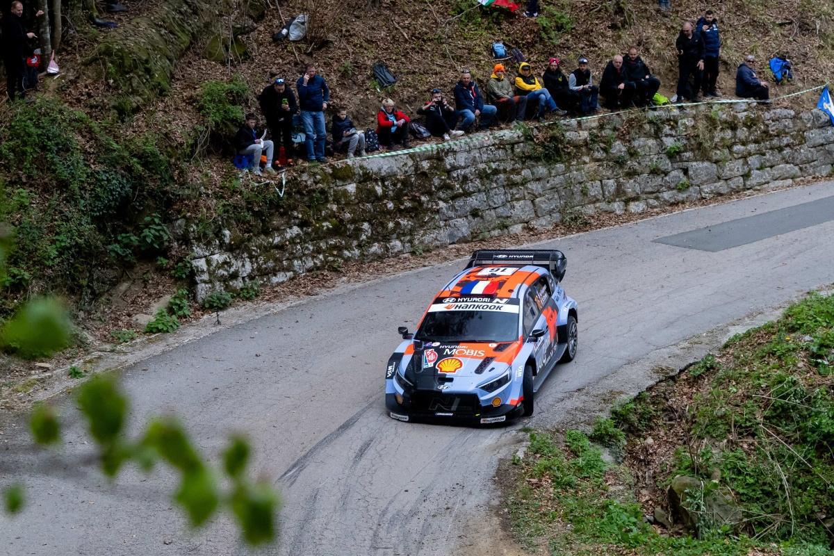 Neuville impulsa al Hyundai Shell Mobis World Rally Team a una sólida ventaja al final del sábado Neuville impulsa al Hyundai Shell Mobis World Rally Team a una sólida ventaja al final del sábado