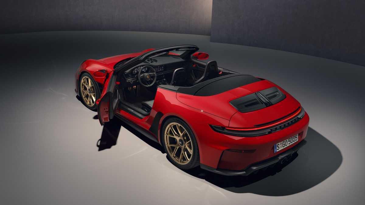 CABRIOLET SUPERLIGERO, CON MOTOR ATMOSFÉRICO DE ALTAS REVOLUCIONES Y CAMBIO MANUAL