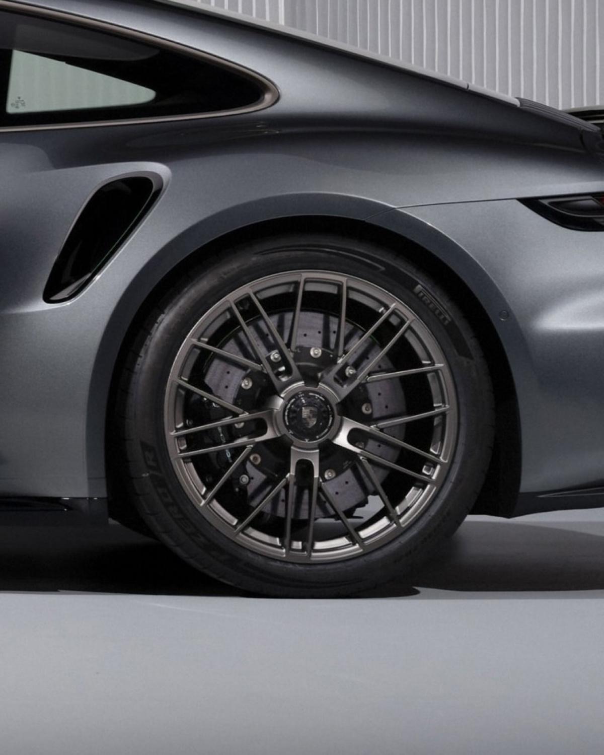 PIRELLI P ZERO R: ADN AUTOMOVILÍSTICO PARA EL NEUMÁTICO DEL PORSCHE 911 TURBO S PIRELLI P ZERO R: ADN AUTOMOVILÍSTICO PARA EL NEUMÁTICO DEL PORSCHE 911 TURBO S