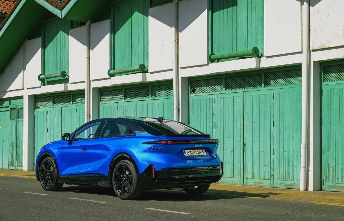 ALPINE A390, EL COCHE DE CARRERAS “VESTIDO” DE TRAJE