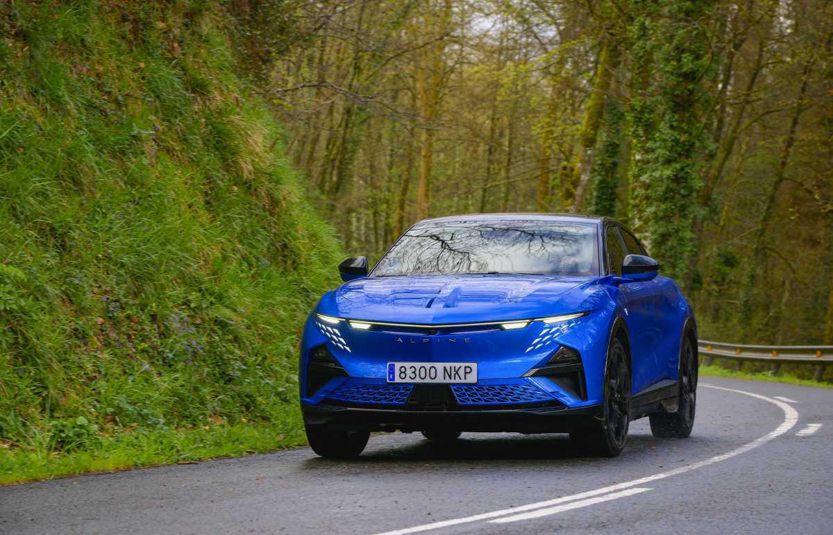 ALPINE A390, EL COCHE DE CARRERAS “VESTIDO” DE TRAJE ALPINE A390, EL COCHE DE CARRERAS “VESTIDO” DE TRAJE