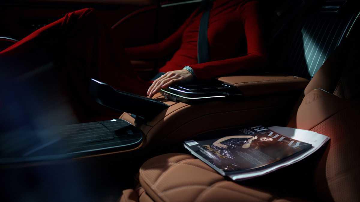 "EL ARTE DE LLEGAR": MERCEDES-MAYBACH SE UNE A "EL DIABLO VISTE DE PRADA 2" EN UNA CAMPAÑA GLOBAL CON MOTIVO DE SU ESPERADO ESTRENO