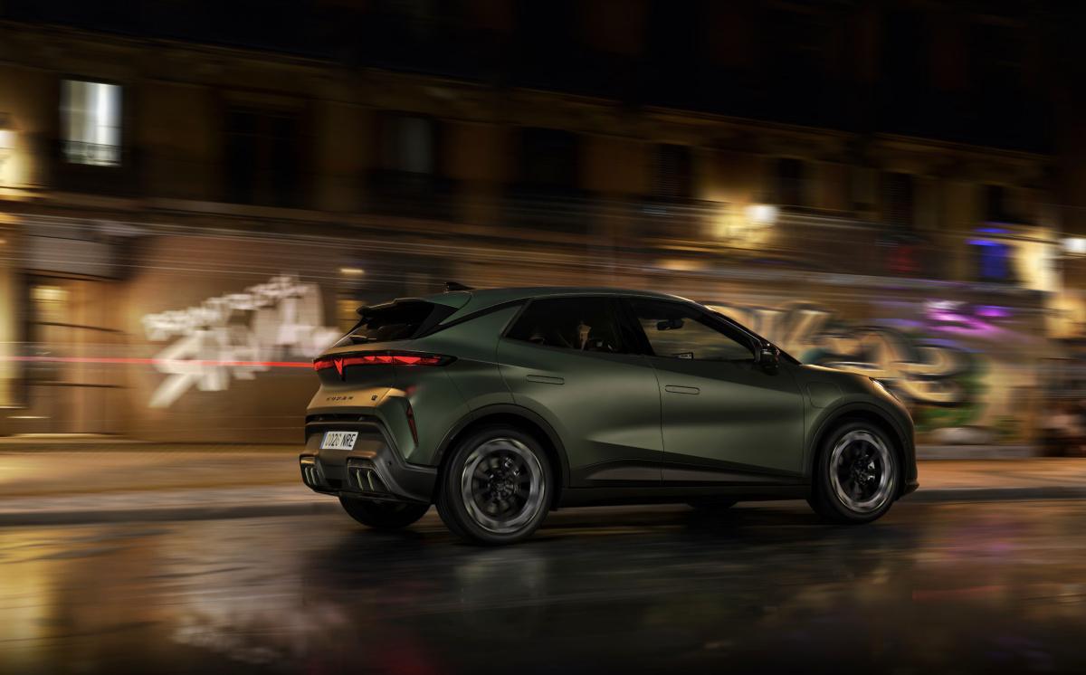 El nuevo Raval ya acepta pedidos: el modelo más rebelde de CUPRA, desde 24.200 euros con 450 km de autonomía y 211 CV El nuevo Raval ya acepta pedidos: el modelo más rebelde de CUPRA, desde 24.200 euros con 450 km de autonomía y 211 CV
