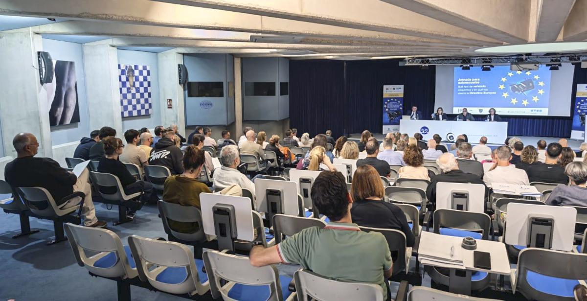 Stellantis y CNAE organizan jornadas para guiar a las autoescuelas en su transición hacia la nueva movilidad