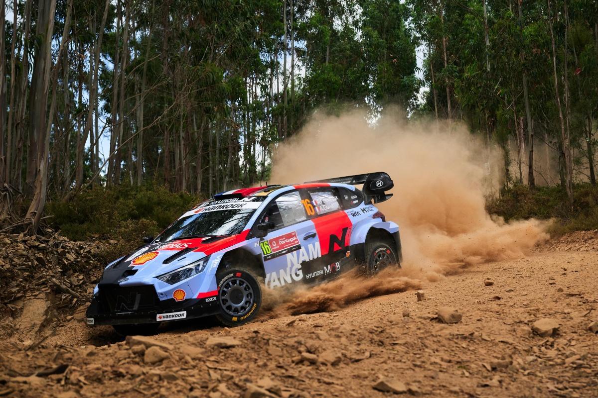 Rally de Portugal: Hyundai Motorsport arranca con fuerza con dos equipos entre los cuatro primeros Rally de Portugal: Hyundai Motorsport arranca con fuerza con dos equipos entre los cuatro primeros