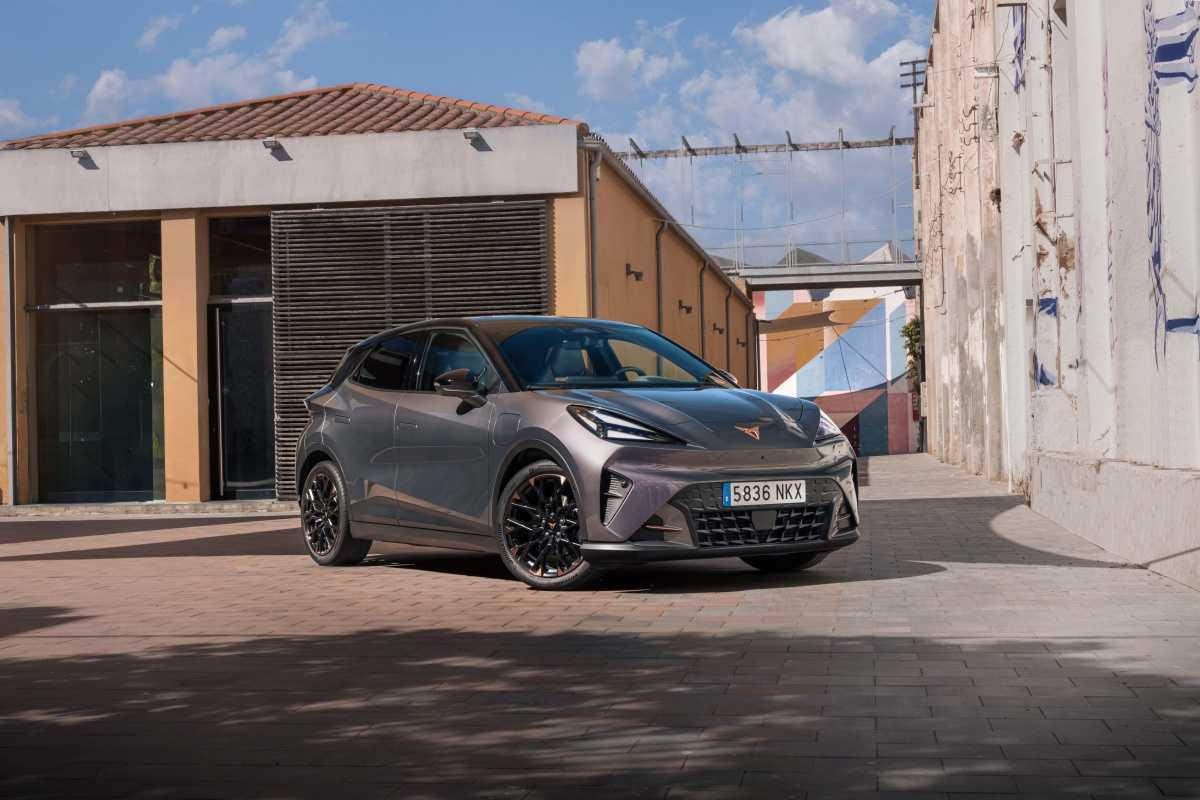 EL NUEVO CUPRA RAVAL SALE A LA CALLE CON UN ESPÍRITU URBANO ELÉCTRICO Y REBELDE EL NUEVO CUPRA RAVAL SALE A LA CALLE CON UN ESPÍRITU URBANO ELÉCTRICO Y REBELDE
