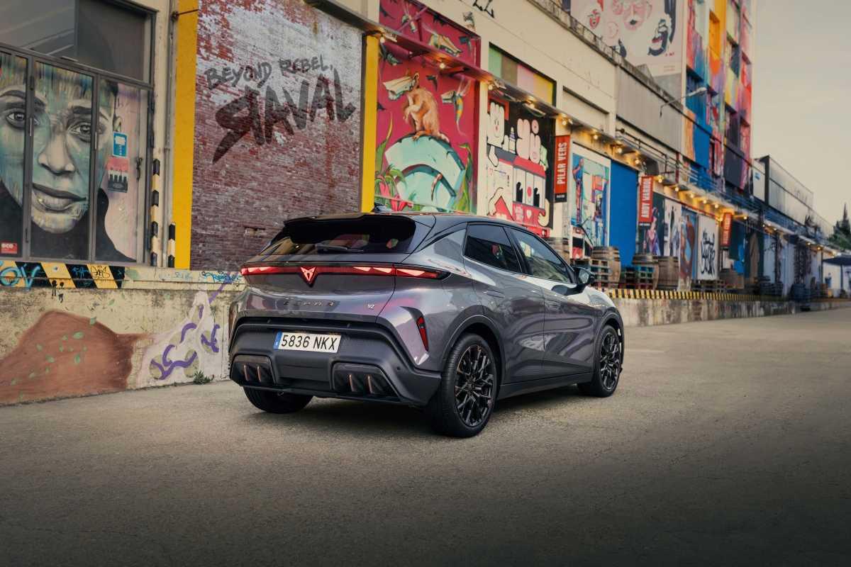 EL NUEVO CUPRA RAVAL SALE A LA CALLE CON UN ESPÍRITU URBANO ELÉCTRICO Y REBELDE EL NUEVO CUPRA RAVAL SALE A LA CALLE CON UN ESPÍRITU URBANO ELÉCTRICO Y REBELDE