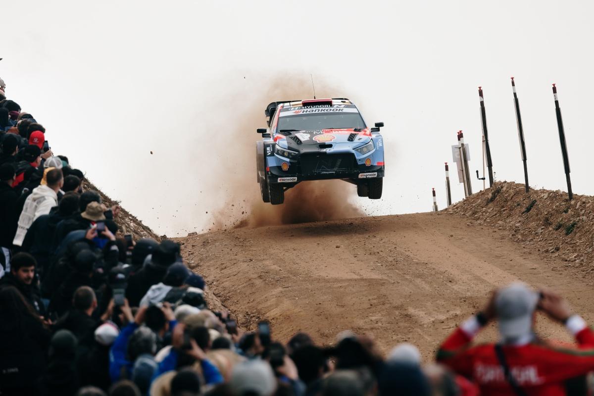 Rally de Portugal: Los equipos de Hyundai Motorsport se mantienen a flote mientras la lluvia transforma las especiales