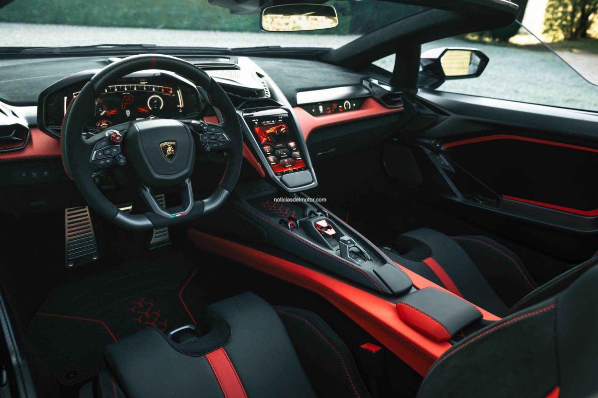 FENOMENO ROADSTER: EL DESCAPOTABLE MÁS POTENTE CREADO POR LAMBORGHINI
