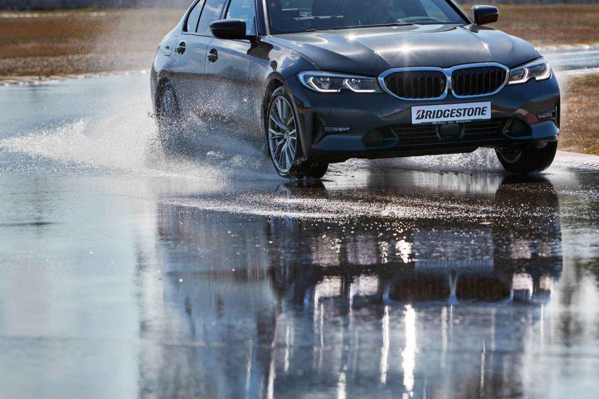 AQUAPLANING: CÓMO EL NEUMÁTICO MARCA LA DIFERENCIA AQUAPLANING: CÓMO EL NEUMÁTICO MARCA LA DIFERENCIA