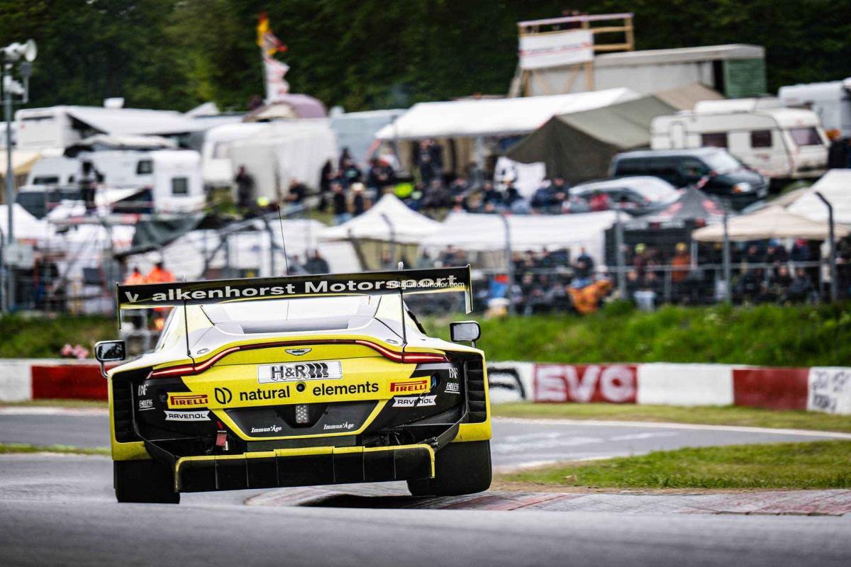 ASTON MARTIN VANTAGE LOGRA SU PRIMER PODIO ABSOLUTO EN LAS 24 HORAS DE NÜRBURGRING EN EL 20 ANIVERSARIO DE SU DEBUT