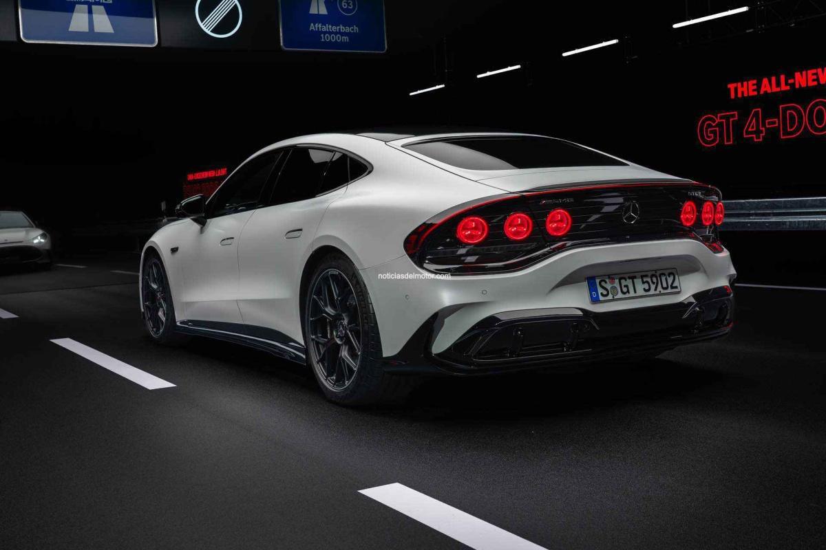 EL NUEVO MERCEDES-AMG GT 4 PUERTAS COUPÉ: RENDIMIENTO REVOLUCIONARIO. MÁXIMA INTENSIDAD