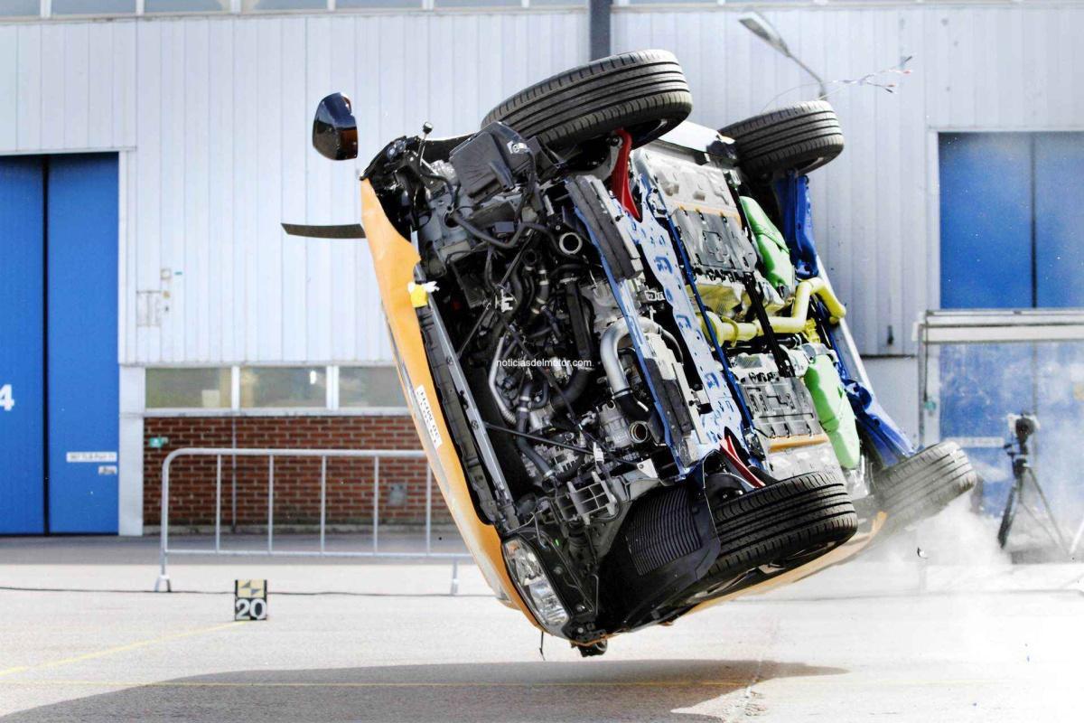 A LA VANGUARDIA DE LA SEGURIDAD: EL LABORATORIO DE PRUEBAS DE CHOQUE DEL CENTRO DE SEGURIDAD DE VOLVO SUPERA LOS 10.000 CRASH TEST
