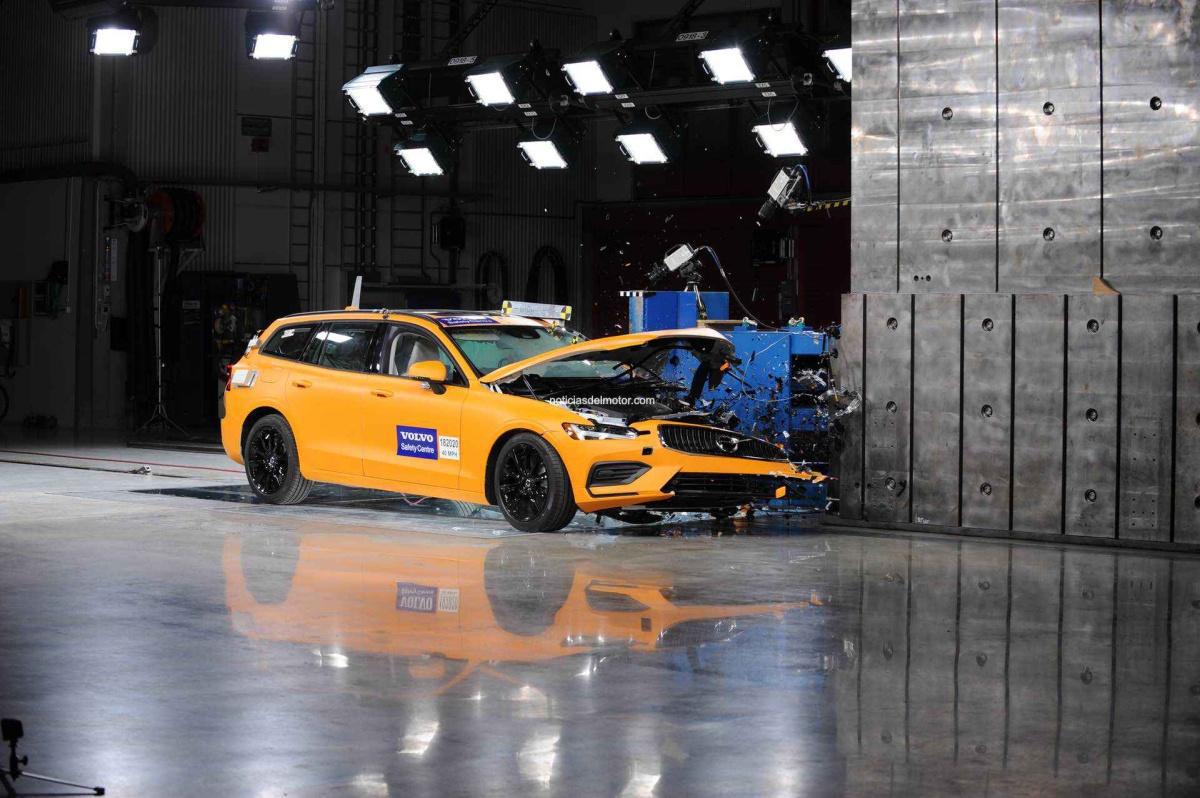 A LA VANGUARDIA DE LA SEGURIDAD: EL LABORATORIO DE PRUEBAS DE CHOQUE DEL CENTRO DE SEGURIDAD DE VOLVO SUPERA LOS 10.000 CRASH TEST
