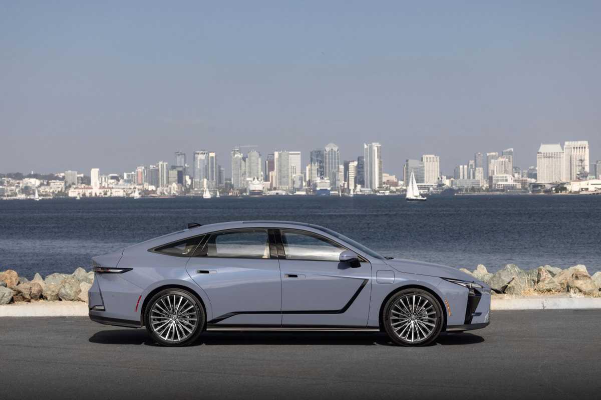EL NUEVO LEXUS ES: REDEFINIENDO EL SEDÁN DE LUJO