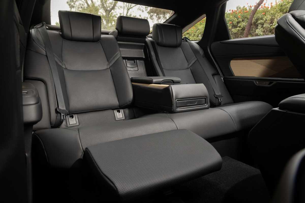 EL NUEVO LEXUS ES: REDEFINIENDO EL SEDÁN DE LUJO