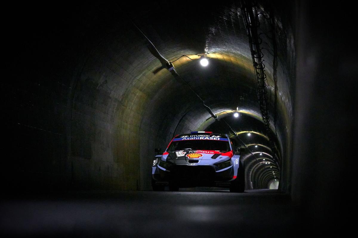 Thierry Neuville y Martijn Wydaeghe cierran una jornada inicial consistente para el Hyundai Shell Mobis World Rally Team entre los cinco primeros Thierry Neuville y Martijn Wydaeghe cierran una jornada inicial consistente para el Hyundai Shell Mobis World Rally Team entre los cinco primeros