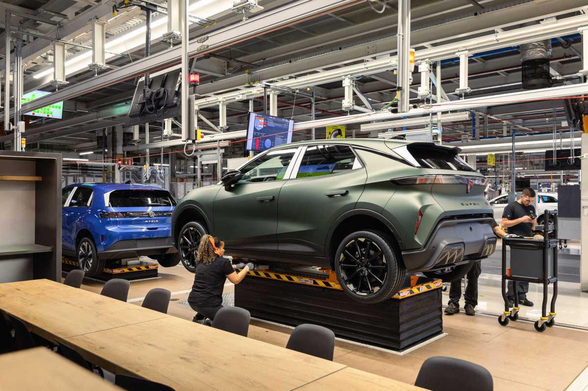 LA PLANTA DE SEAT & CUPRA EN MARTORELL INICIA LA PRODUCCIÓN DEL CUPRA RAVAL Y DEL VOLKSWAGEN ID. POLO PARA LIDERAR UNA NUEVA ERA DE LA MOVILIDAD EN EUROPA LA PLANTA DE SEAT & CUPRA EN MARTORELL INICIA LA PRODUCCIÓN DEL CUPRA RAVAL Y DEL VOLKSWAGEN ID. POLO PARA LIDERAR UNA NUEVA ERA DE LA MOVILIDAD EN EUROPA