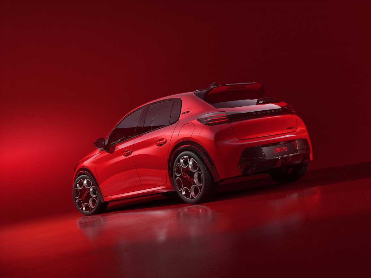 DE LAS GARRAS DEL LEÓN AL REGRESO DEL GTi: EL PEUGEOT 9X8 Y SU CONEXIÓN CON EL E-208 GTi