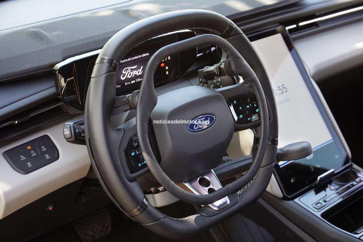 FORD ADAPTA REFUERZA SU OFERTA DE MOVILIDAD INCLUSIVA CON EL NUEVO CAPRI 100% ELÉCTRICO Y LA TOURNEO CONNECT EUROTAXI