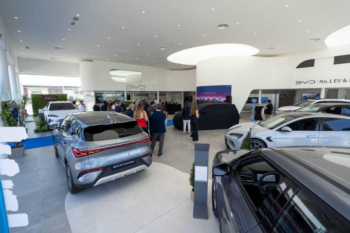 BYD PRESENTA EL NUEVO DOLPHIN G DM-I EN ESPAÑA CON UN LANZAMIENTO SIMULTÁNEO EN 27 CONCESIONARIOS OFICIALES BYD PRESENTA EL NUEVO DOLPHIN G DM-I EN ESPAÑA CON UN LANZAMIENTO SIMULTÁNEO EN 27 CONCESIONARIOS OFICIALES